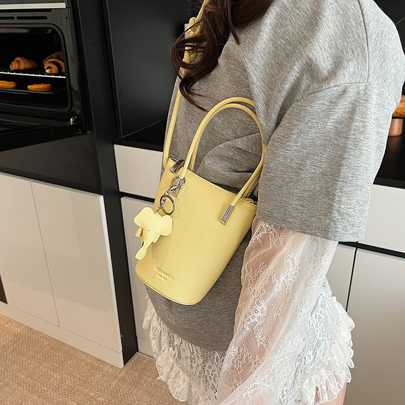 Free shipping designer Summer Super Hot Yellow Bucket Bag Women 2025 New Light Luxury Niche Design High-end Crossbody Bag Phone Bag