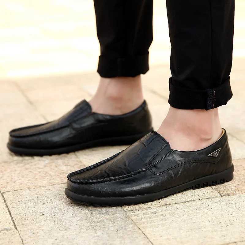 man shoes Genuine Leather Men Casual Shoes Brand 2023 Mens Breathable Slip on Black Driving Shoes Plus Size 37-46 Y250707