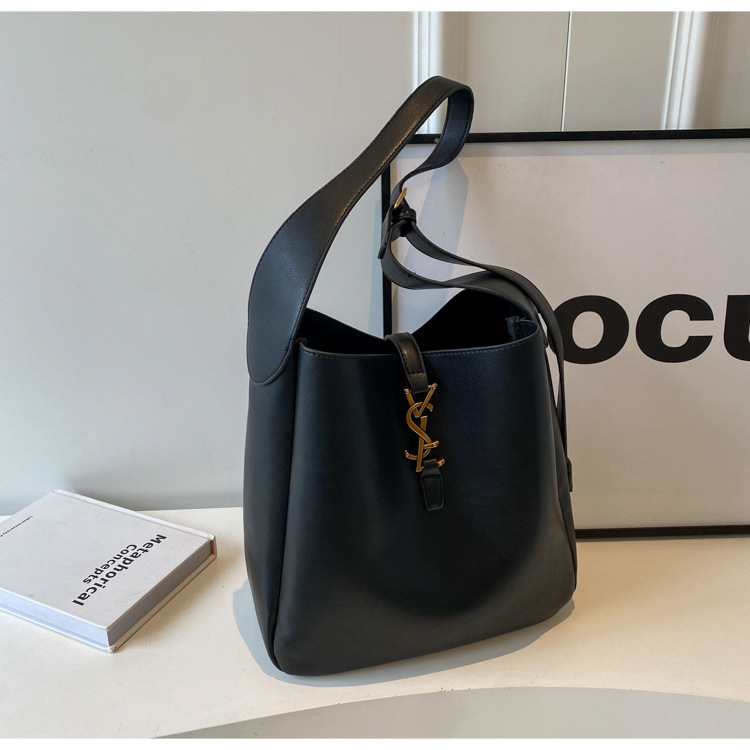 Free shipping designer This Year Trendy Bucket Bag for Women New Spring Summer High-end Commuter Shoulder Bag Large Capacity Crossbody Bag
