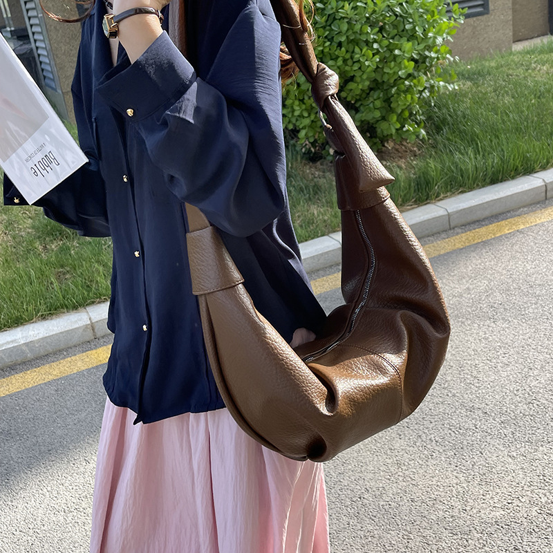 Free shipping designer Korean Style INS Large Capacity Retro Soft Leather Wrinkled Dumpling Bag Lazy Style Casual Versatile Horn Single Shoulder Bag C