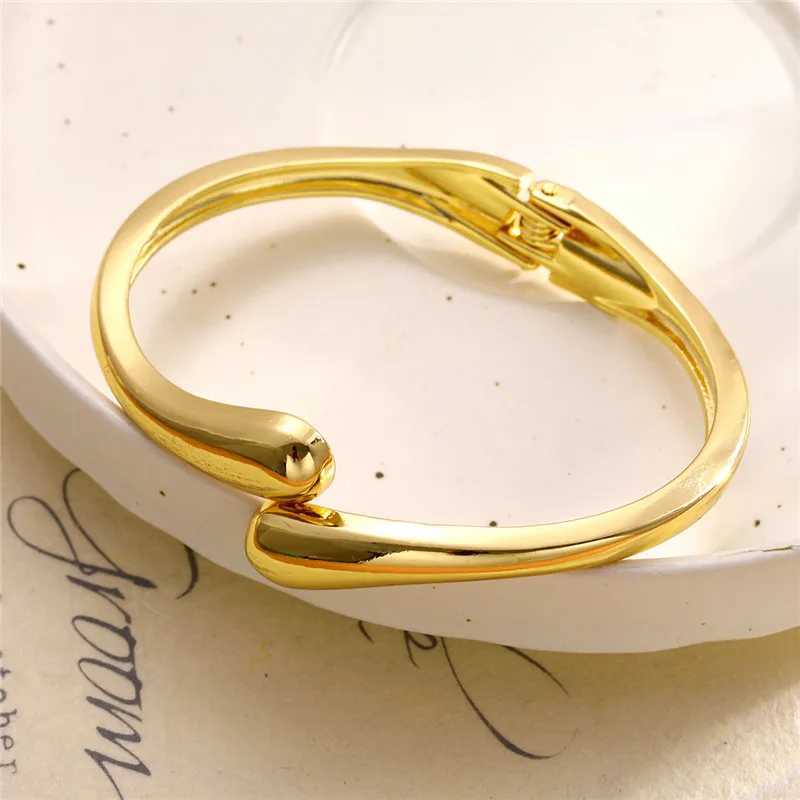 Wide Metal Bangle Ring for Women Gold and Silver Color Chunky Waterdrop Open Wrist Cuff Thick Irregular Twisted Bracelet Jewelry XJ250707