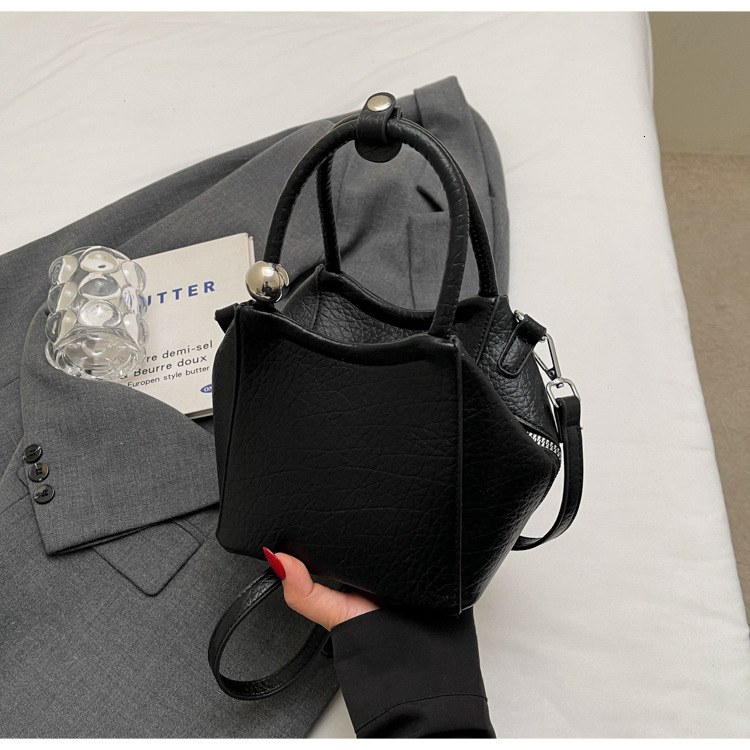 Free shipping designer Pink Handbag Small Tote Bag for Women 2025 New Spring Light Luxury Niche High-End Crossbody Bag Basket Bag Bucket Bag