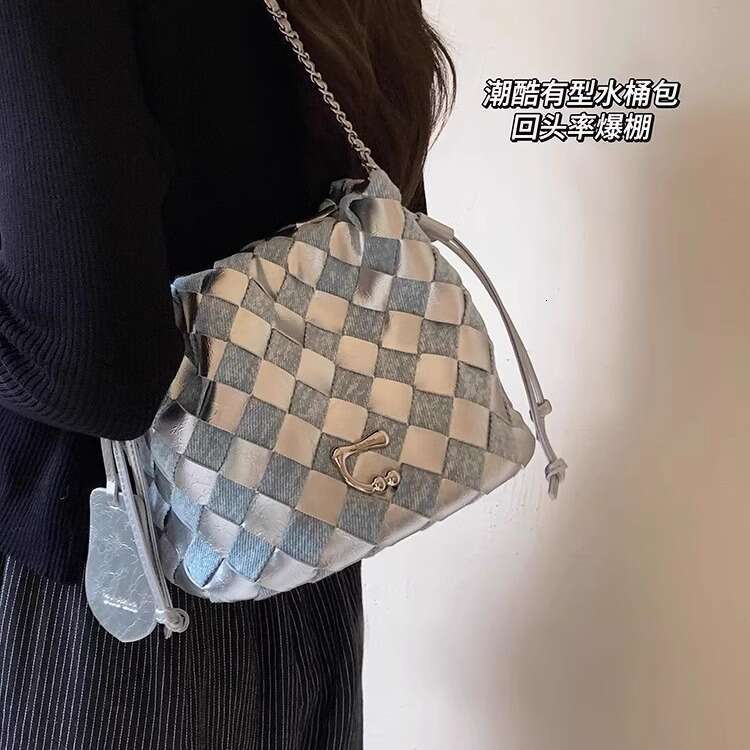 New Niche Design Bucket for Women Summer Novelty Woven Chain Shoulder Crossbody Small Bag Trendy