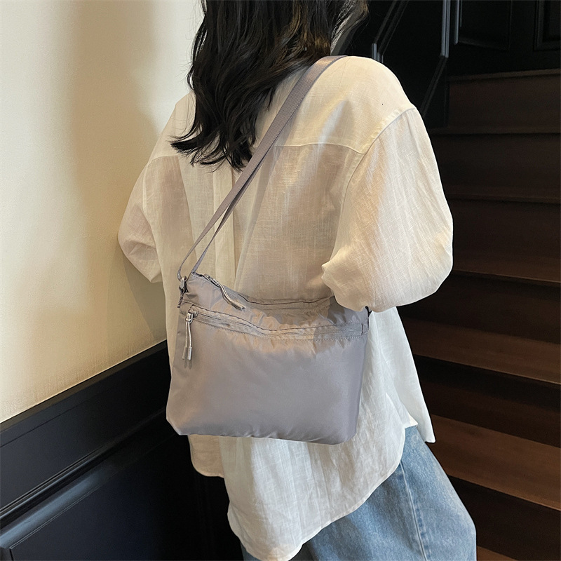 Free shipping designer New Fashion Lightweight Stylish Women Small Bag Korean Version Casual Bucket Bag Versatile Crossbody Bag Women Bag