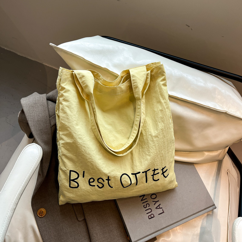 Free shipping designer Canvas Bag for Women Large Capacity 2025 New Summer Versatile Simple Shoulder Bag Tutoring Bag College Student Class Tote Bag