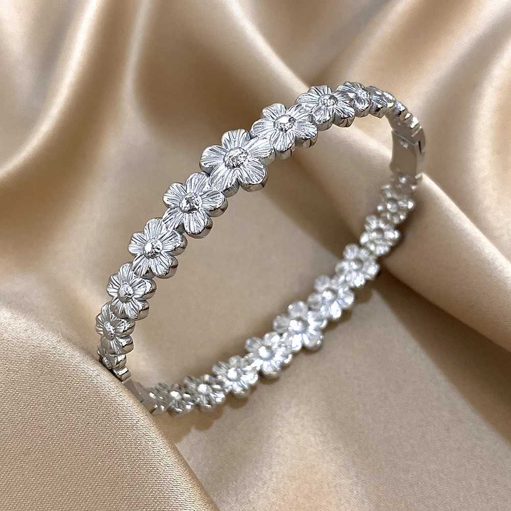 Full Circle Small Flower Stainless Steel Open Spring Bangles Bracelet for Women Floral Cuff Bracelets Wristband Party Jewelry XJ250707