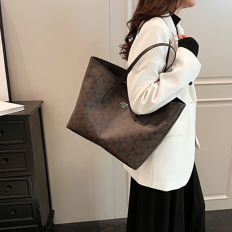 Free shipping designer High-end Tote Bag for Women Large Capacity New Trendy Versatile Shoulder Bag Fashionable Commuter Bag