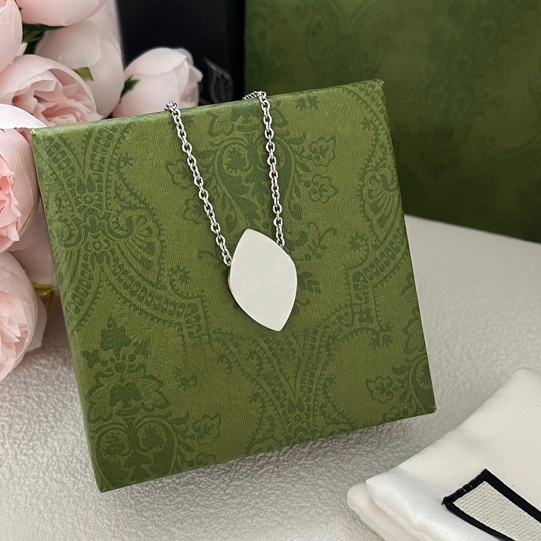 New Heart Pendant Necklace Women Silver Tone Necklaces Vintage Design Gift Long Chain Love Couple Family Jewelry Necklace Celtic Style Letter Chain
