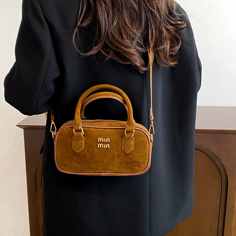 free shipping designer High end retro Boston hand-held pillow bag for autumn and winter 2025, versatile and fashionable single shoulder crossbody bag