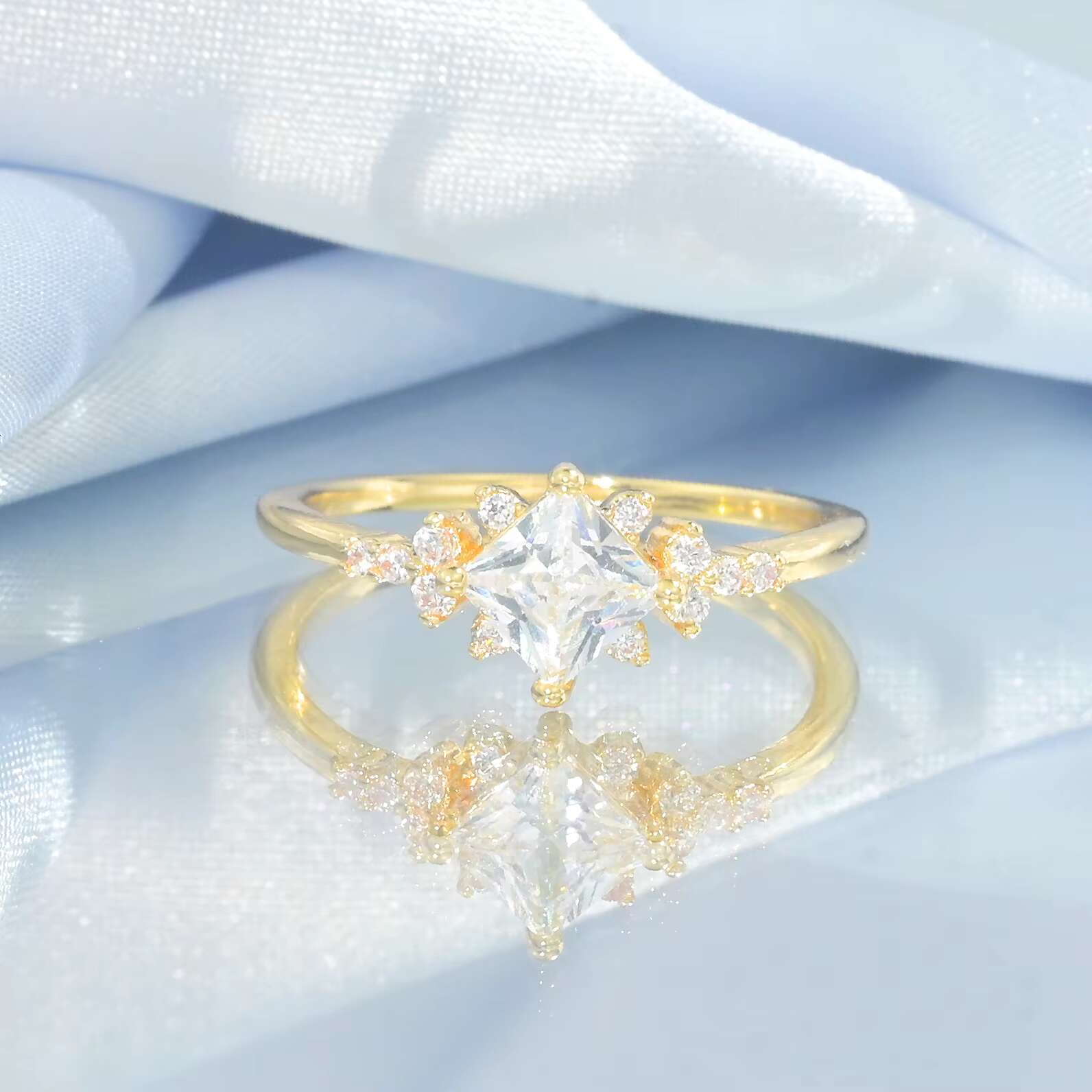 Solid Gold Engagement Rings for Women Wholesale 10K 14K 18K with Emerald Stone