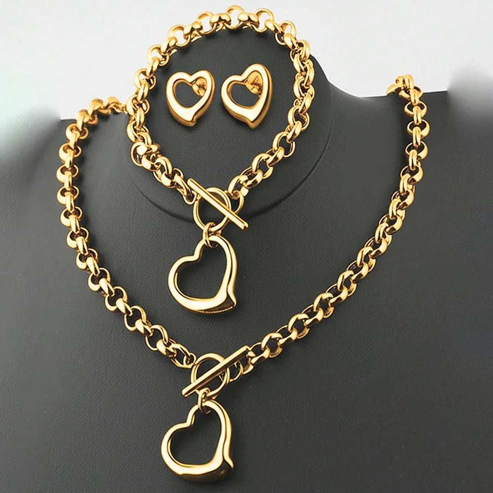 DOTIFI Set INS Exquisite Love Fashion Stainless Steel Bracelet Earrings Necklace Pendant Set Womens Daily Goods Party Favors XJ250707