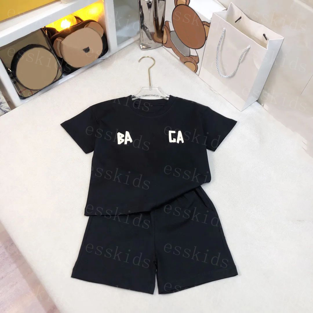 New Kids Tracksuit Luxury Designer Tshirts And Shorts Suit For Boys Girls Street Clothes Baby Summer Two Piece Set Toddler Summer Thsirt CXG2503134F8