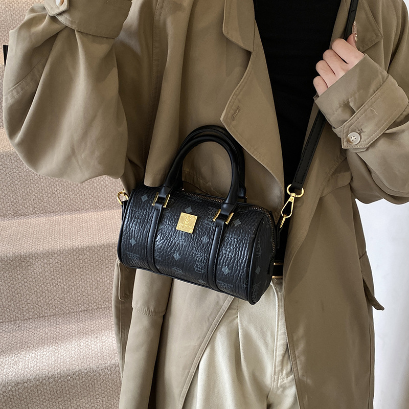 Free shipping designer Boston Bag for Women New Autumn Winter Versatile Shoulder Bag Commuter Crossbody Bag Textured Niche Handbag Pillow Bag