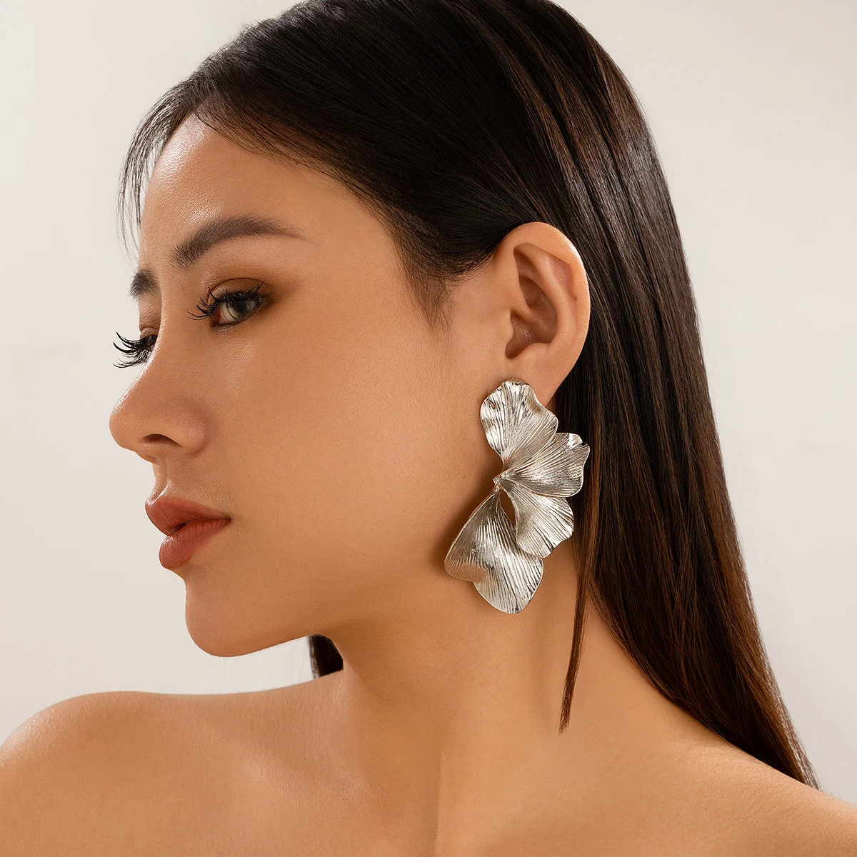 Salircon Exaggerated Metal Plant Tree Leaf Earrings for Women Gold Color Petal Pendant Earrings Party Ear Accessories 250701