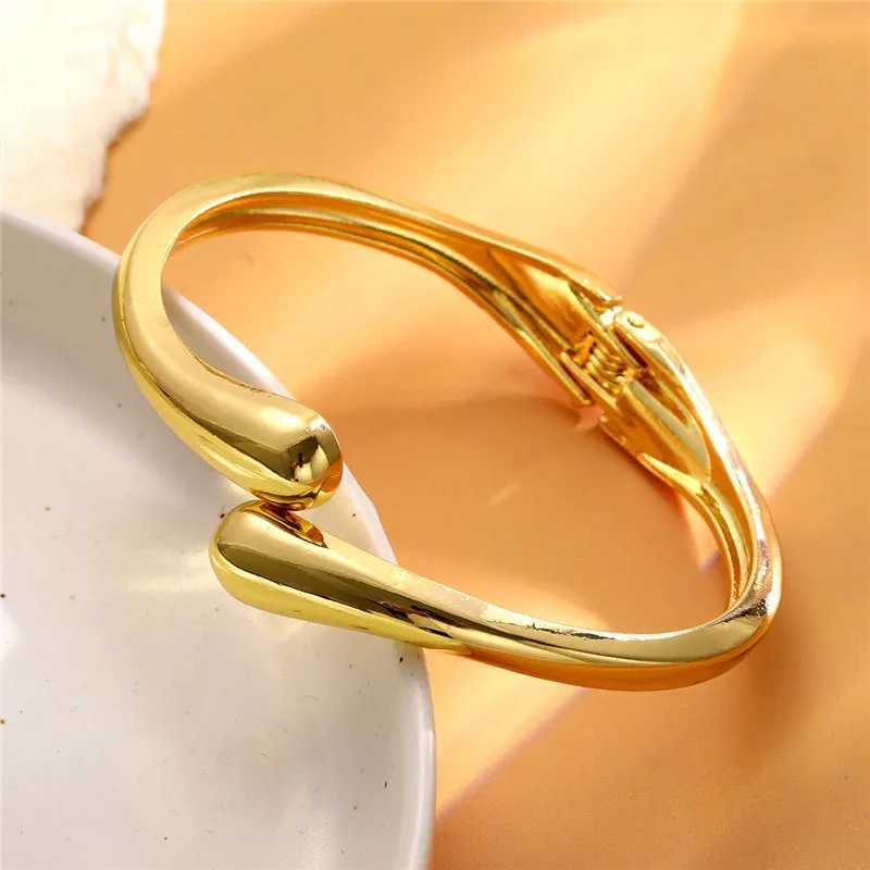 Wide Metal Bangle Ring for Women Gold and Silver Color Chunky Waterdrop Open Wrist Cuff Thick Irregular Twisted Bracelet Jewelry XJ250707