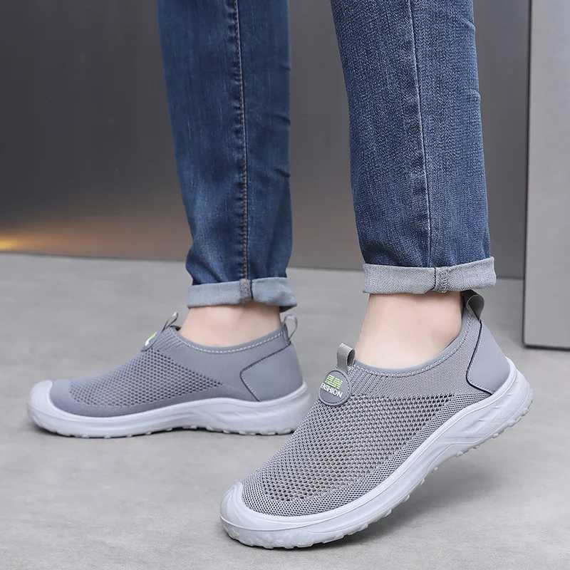 2025 Summer Mens Mesh Shoes Breathable Lightweight Comfortable Mens Cloth Shoes Soft Soled Anti-Slip Mens Shoes Y250707