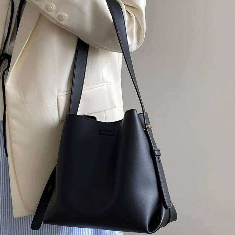 Small Niche Design Of Bucket New Women's Daily Commuting Tote Bag, Large Capacity Single Shoulder Crossbody Bag