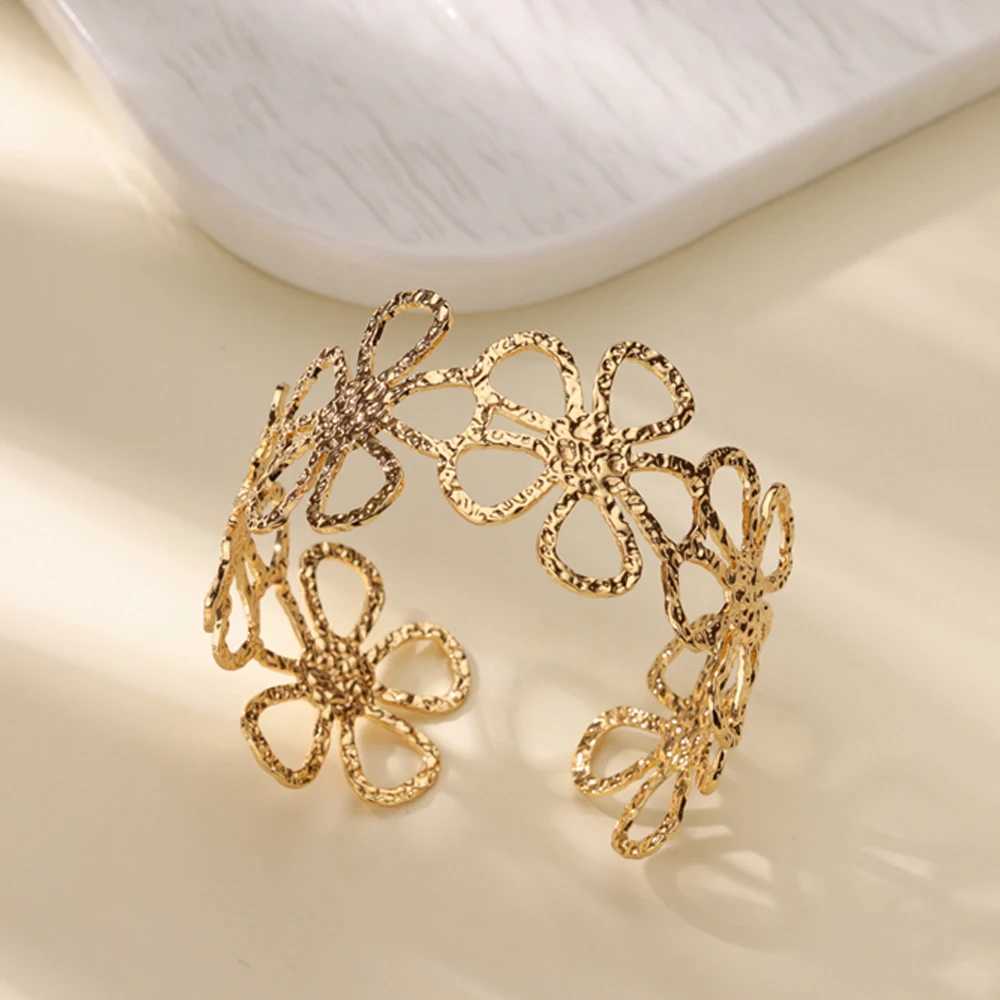 316L Stainless Steel Gold Color Flower Bracelet For Women Vintage Fashion Open Cuff Bracelets Bangle Party Jewelry Gift 2025 XJ250707