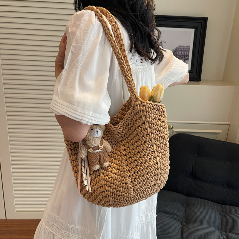 Free shipping designer Super Popular Beach Vacation Bag for Women 2025 New Commuter Tote Bag Large Capacity Hollow Woven Shoulder Bag