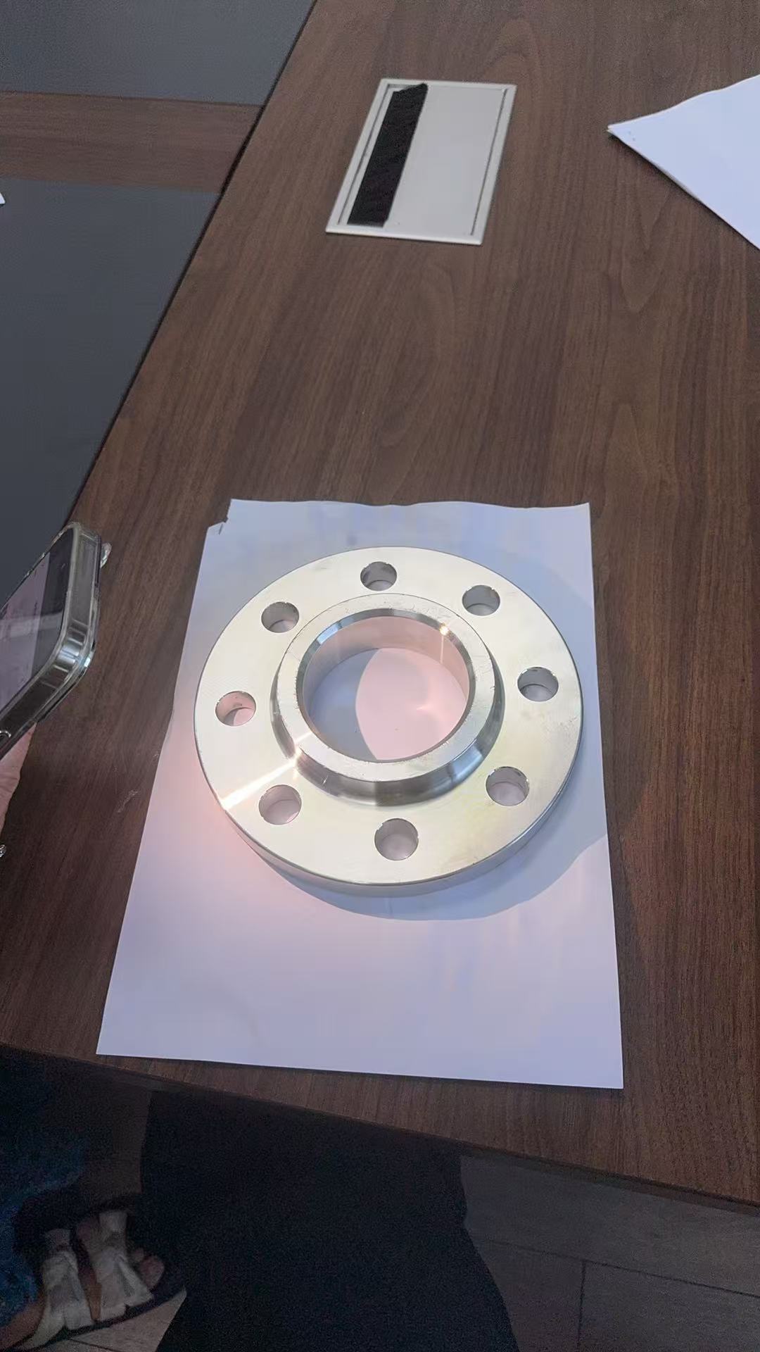 Ergonomically designed neck welding flange for easy installation