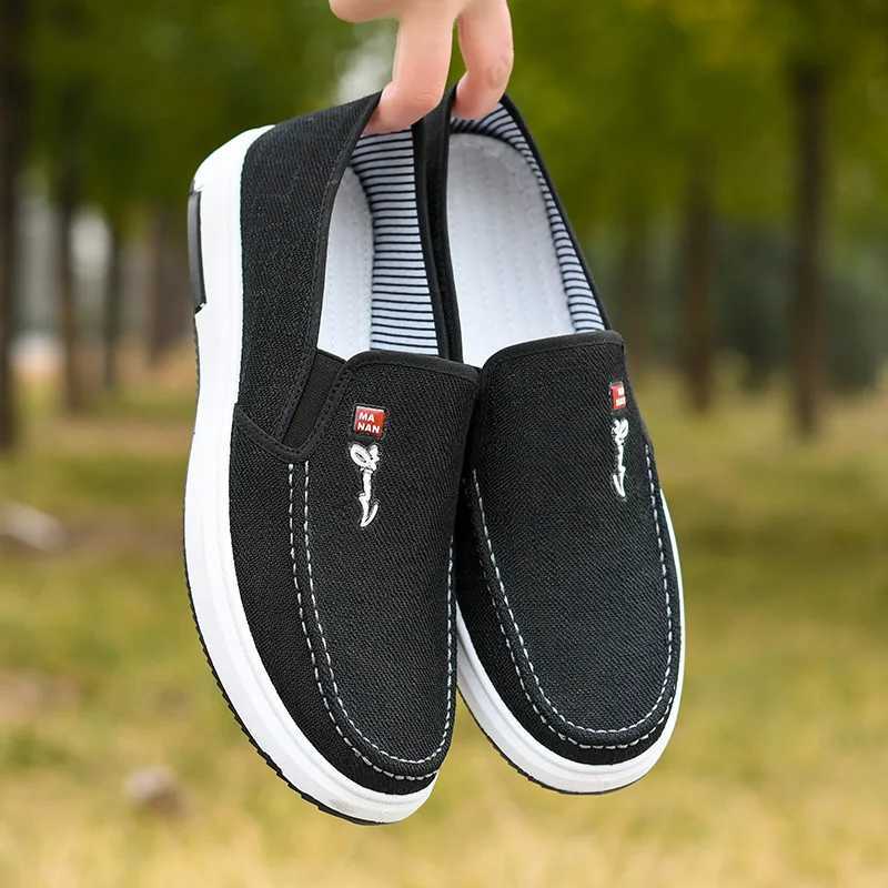 Mens Canvas Shoes with Soft Soles Casual Breathable Comfortable Sliding Sles Mens Cloth Shoes Mens Oxford Sneakers Y250707