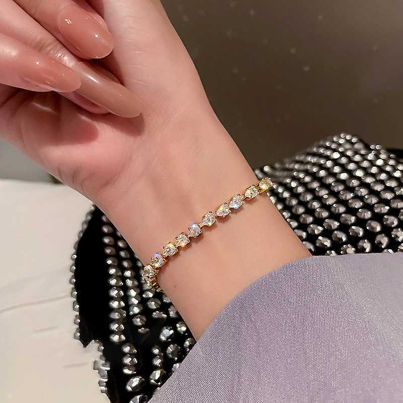 New Fully Inlaid Rhinestone Adjustable Gold Plated Shiny Womens Bracelet Fashion Droplet Shape Zircon Bracelet Jewelry Gift XJ250707