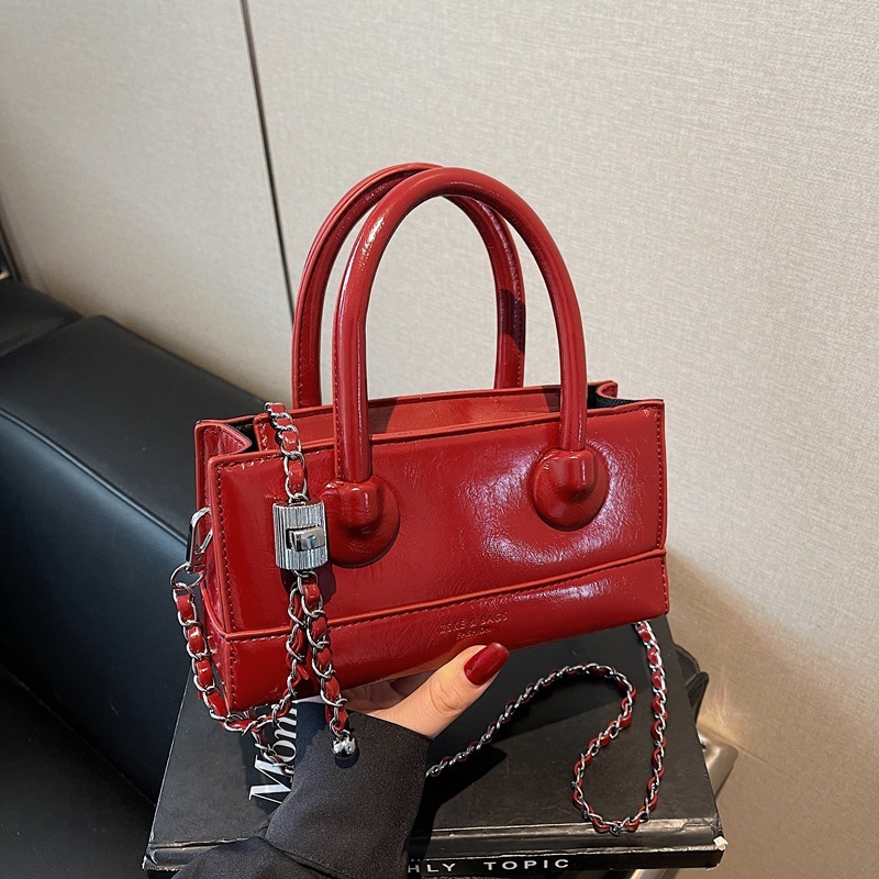 Free shipping designer 2025 New Fashion Versatile Handbag Women Bag High-end Niche Simple Daily Commute Shoulder Bag Crossbody Bag