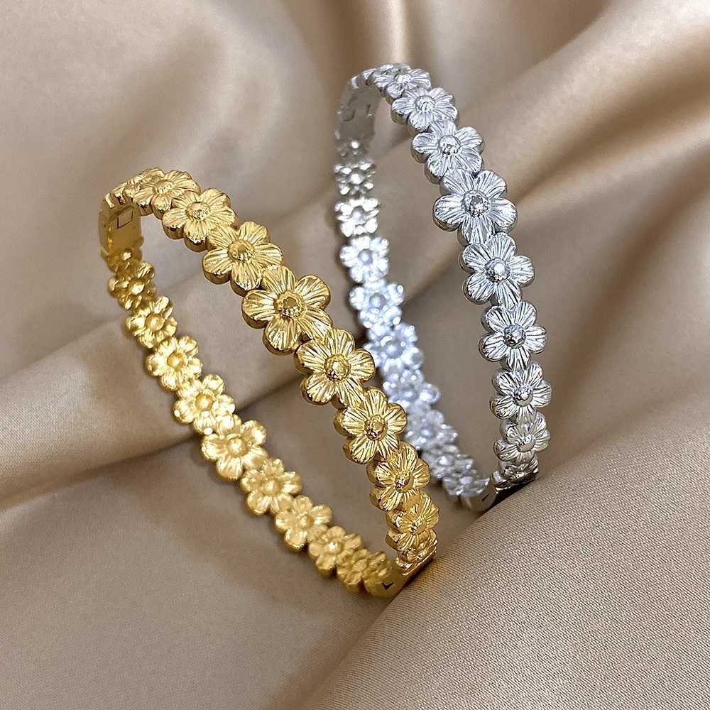 Full Circle Small Flower Stainless Steel Open Spring Bangles Bracelet for Women Floral Cuff Bracelets Wristband Party Jewelry XJ250707