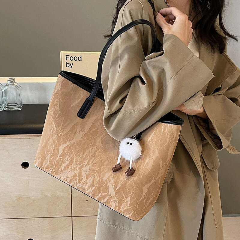 High-End Large Capacity Women's 2025 New New Fashion Simple Shoulder Niche Design Stylish Commuter Tote Bag