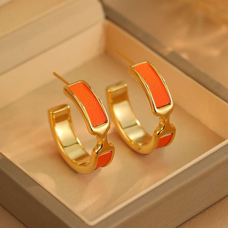 New Gold C-Shaped Leather Hoop Artistic Temperament Earrings For Women High-End Exaggerated Design Ear Jewelry