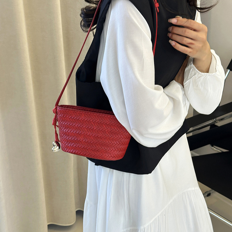Free shipping designer 2025 New Handwoven Bag for Women Lazy Style Fashionable and Versatile Beach Shoulder Bag Crossbody Bag Dumpling Bag