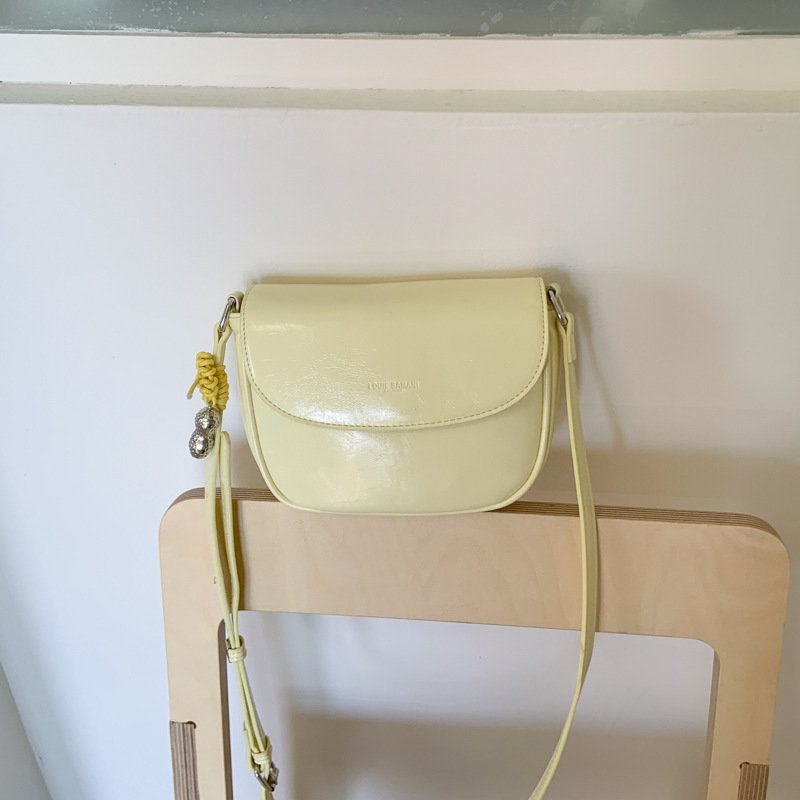 Free shipping designer 2025 Summer New Korean Retro Ins Style Red Saddle Bag Crossbody Bag Small Bag for Women Versatile Simple Phone Bag