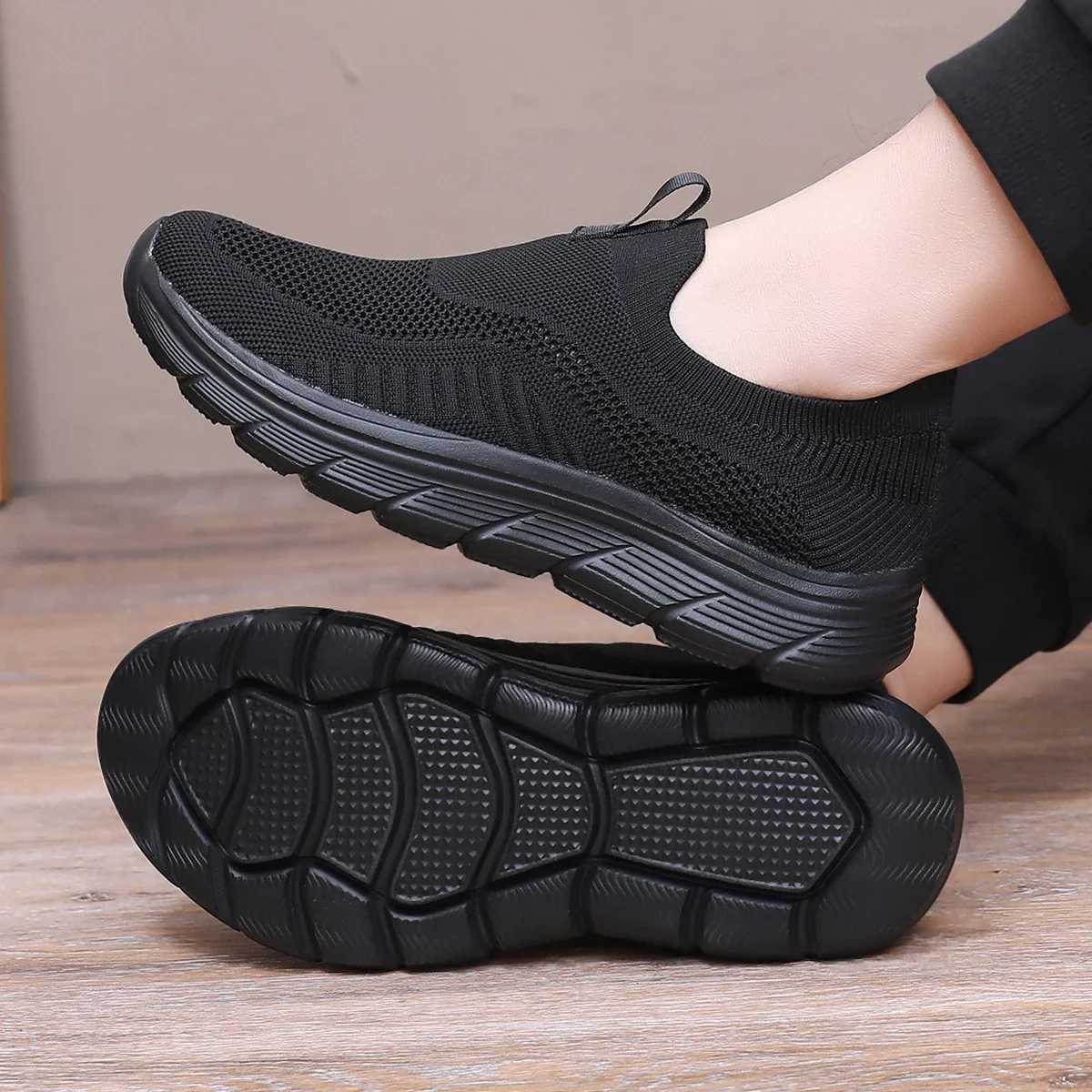 Mens Walking Shoes Lightweight Breathable Casual Mesh Running Shoes Slip On Fion Tennis Sneakers Comfort Gym Workout Trainers Y250707