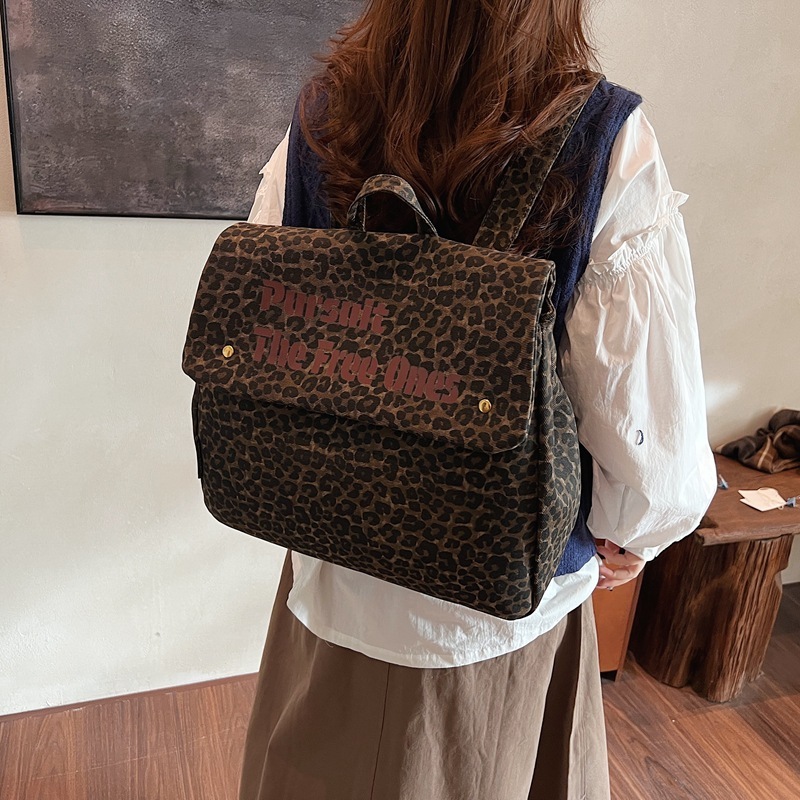Free shipping designer 2025 New Leopard Print Backpack Simple Handbag Casual Large Capacity Travel Backpack Hot Girl Bag Student School Bag Trendy