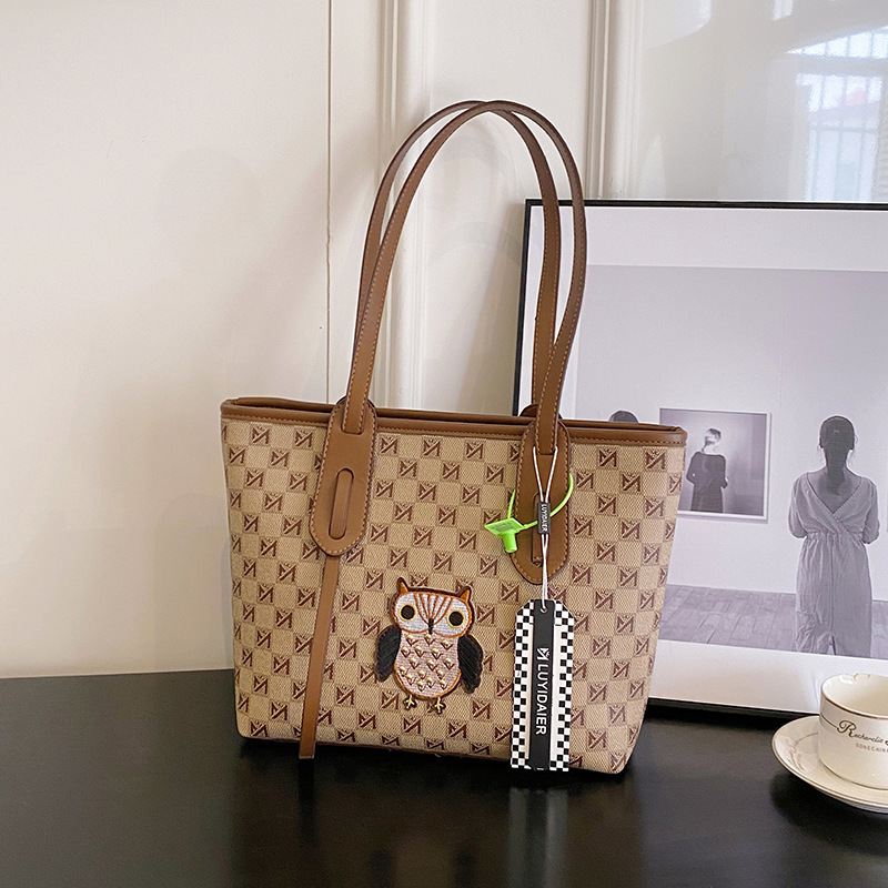 Designer Bag Luxury Bag Designer Free Shipping Retro Owl Printed Shoulder Women S Shoulder Bag Summer New Large Capacity Handbag For Commuting To Work