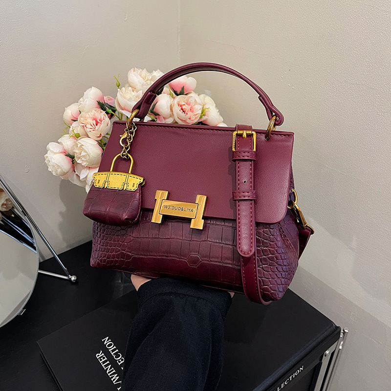 Free shipping designer Handbag Retro Fashion Bag for Women Autumn New Simple Casual Small Square Bag High-end Versatile Crossbody Bag
