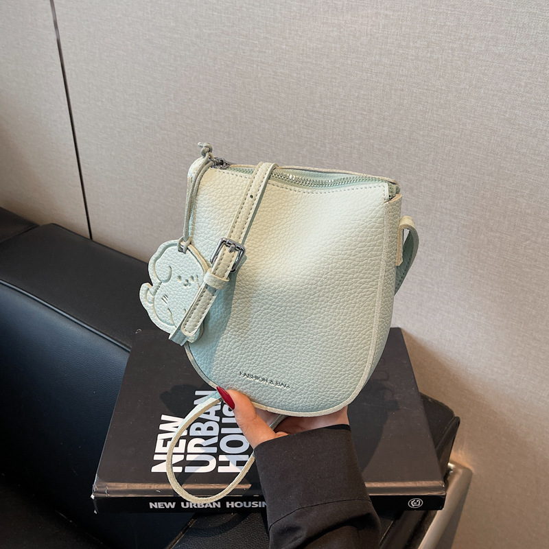 Free shipping designer High-End Versatile Small Bag for Women 2025 New Trendy Shoulder Bag Commuter Bag Simple Casual Crossbody Bag Bucket Bag Trendy