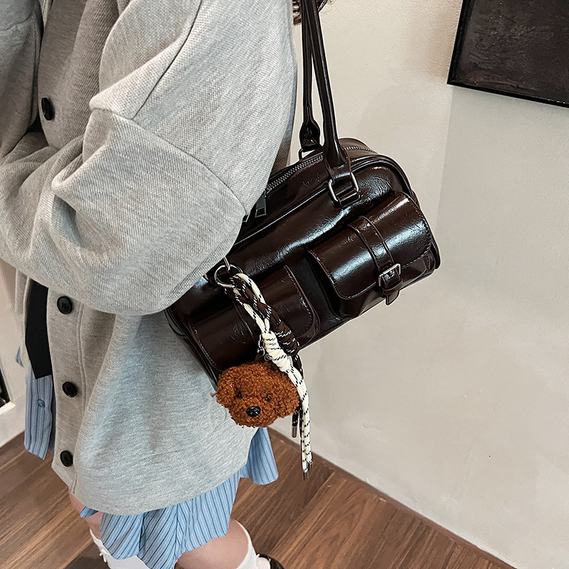 Free shipping designer Ankola Red Underarm Bag Commuting Bag for Women Large Capacity New Niche Design Shoulder Bag Pillow Bag