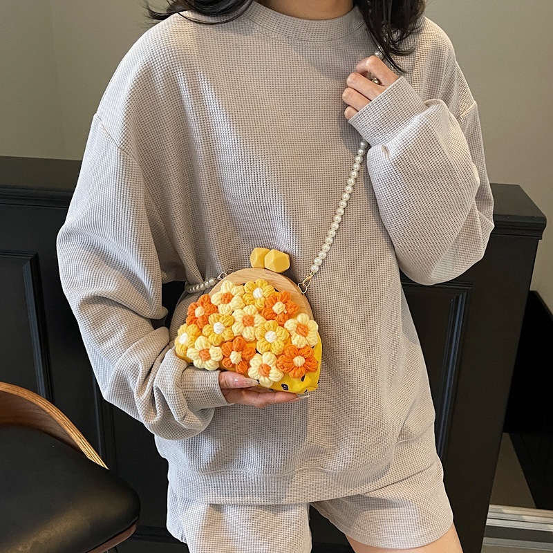 Free shipping designer Summer Green Woven Crossbody Bag Small Bag for Women 2025 New Cute Mini Forest Style Clip Bag