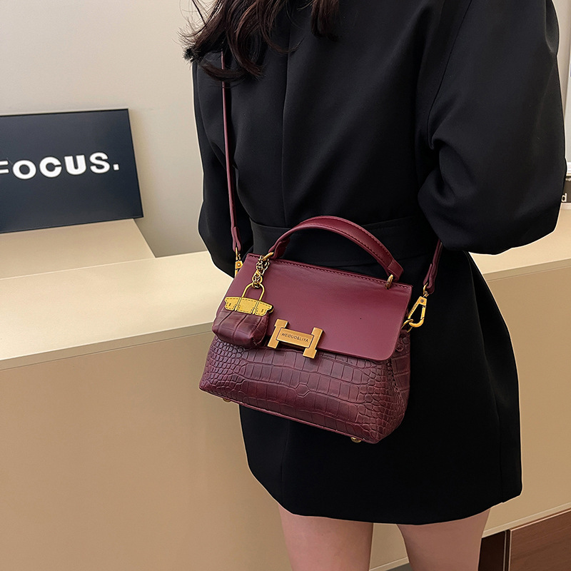 Free shipping designer Handbag Retro Fashion Bag for Women Autumn New Simple Casual Small Square Bag High-end Versatile Crossbody Bag