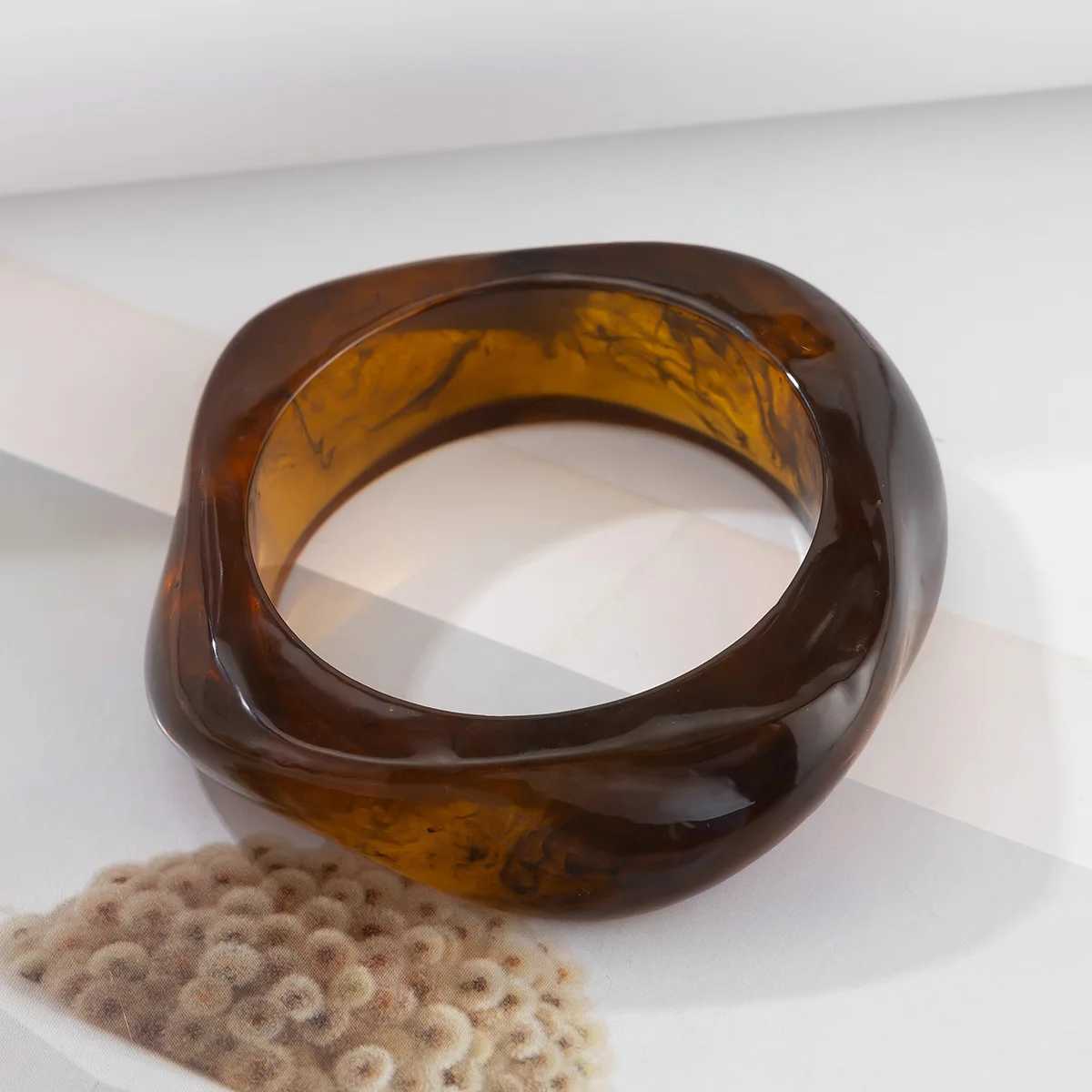 KMVEXO Vintage Punk Brown Coffee Thick Resin Acrylic Bangles Geometric Irregular Wide Cuff Bangle Bracelet For Women Men Jewelry XJ250707