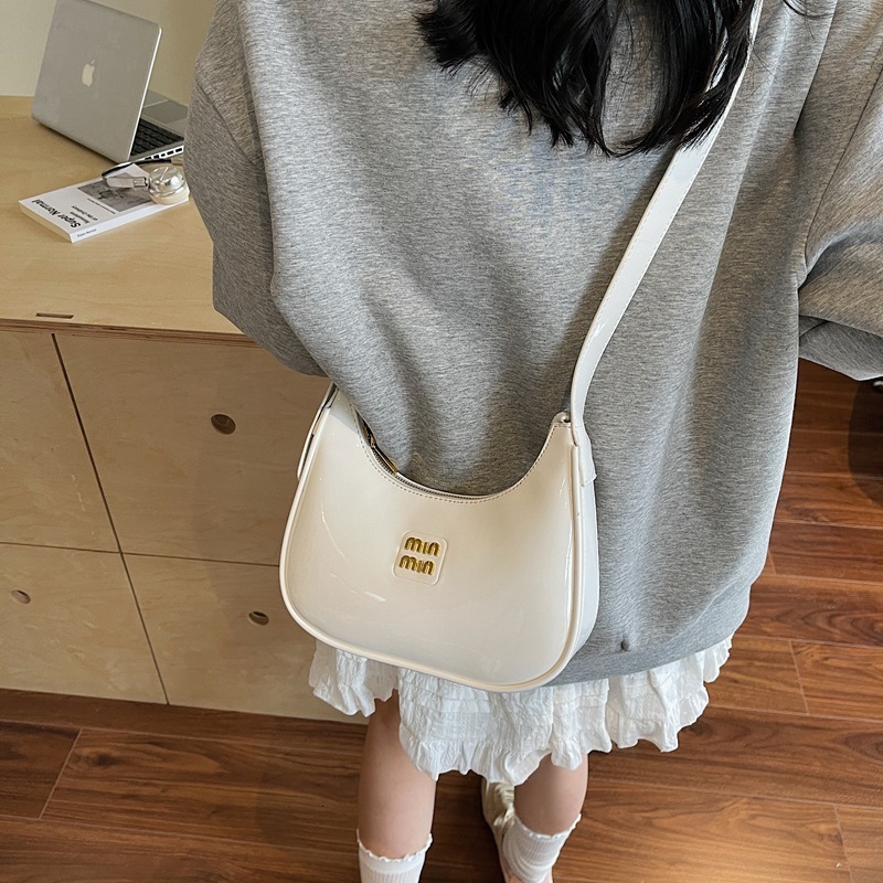 Free shipping designer High-end Patent Leather Glossy Underarm Bag New Trendy Fashion Matching Solid Color Handbag Sweet Cool Style Shoulder Bag