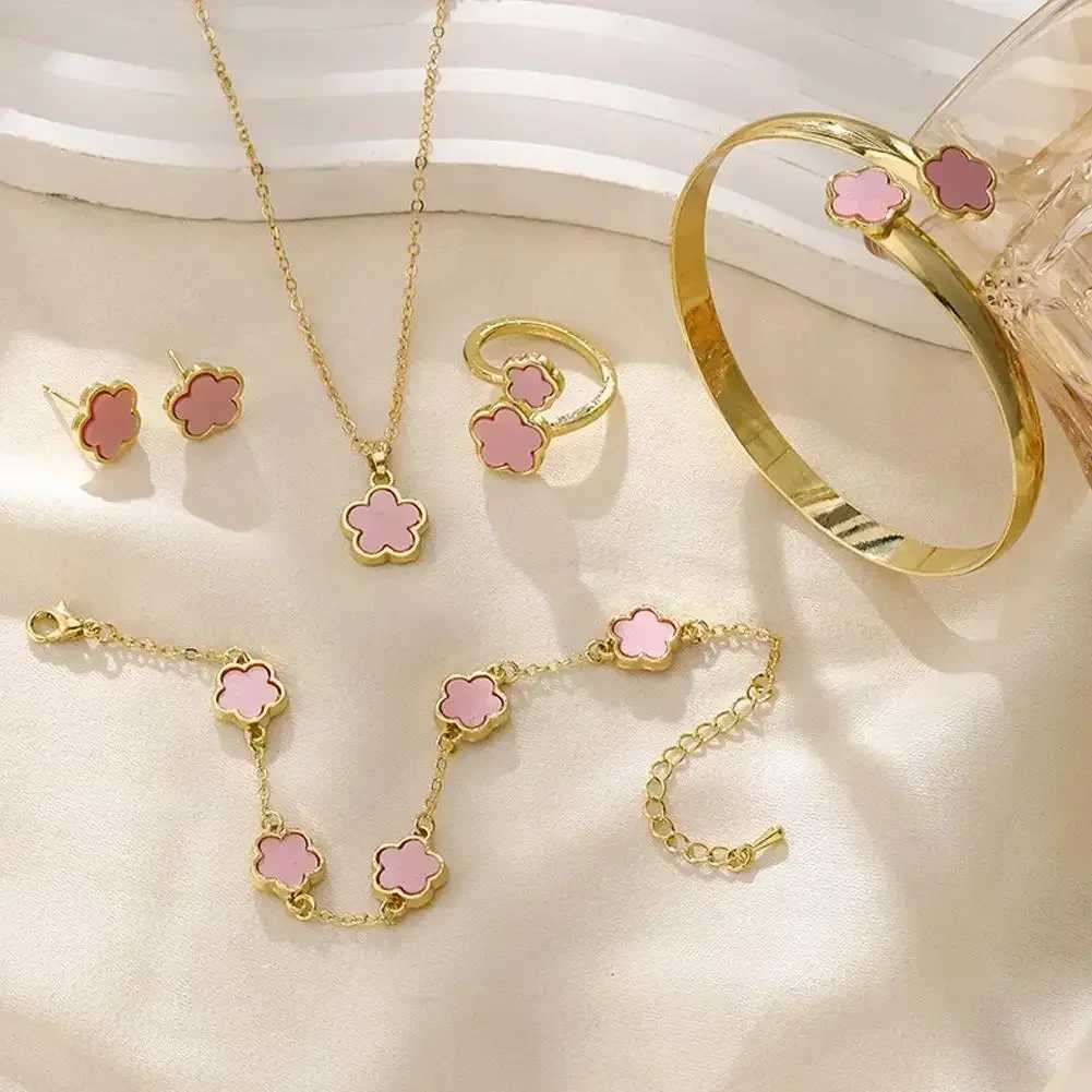 5pcs/set Luxury Quality Jewelry Sets Plum Blossom Plant Five Leaf Flower Womens Earrings Rings Bracelet Necklace Bangles Gift XJ250707