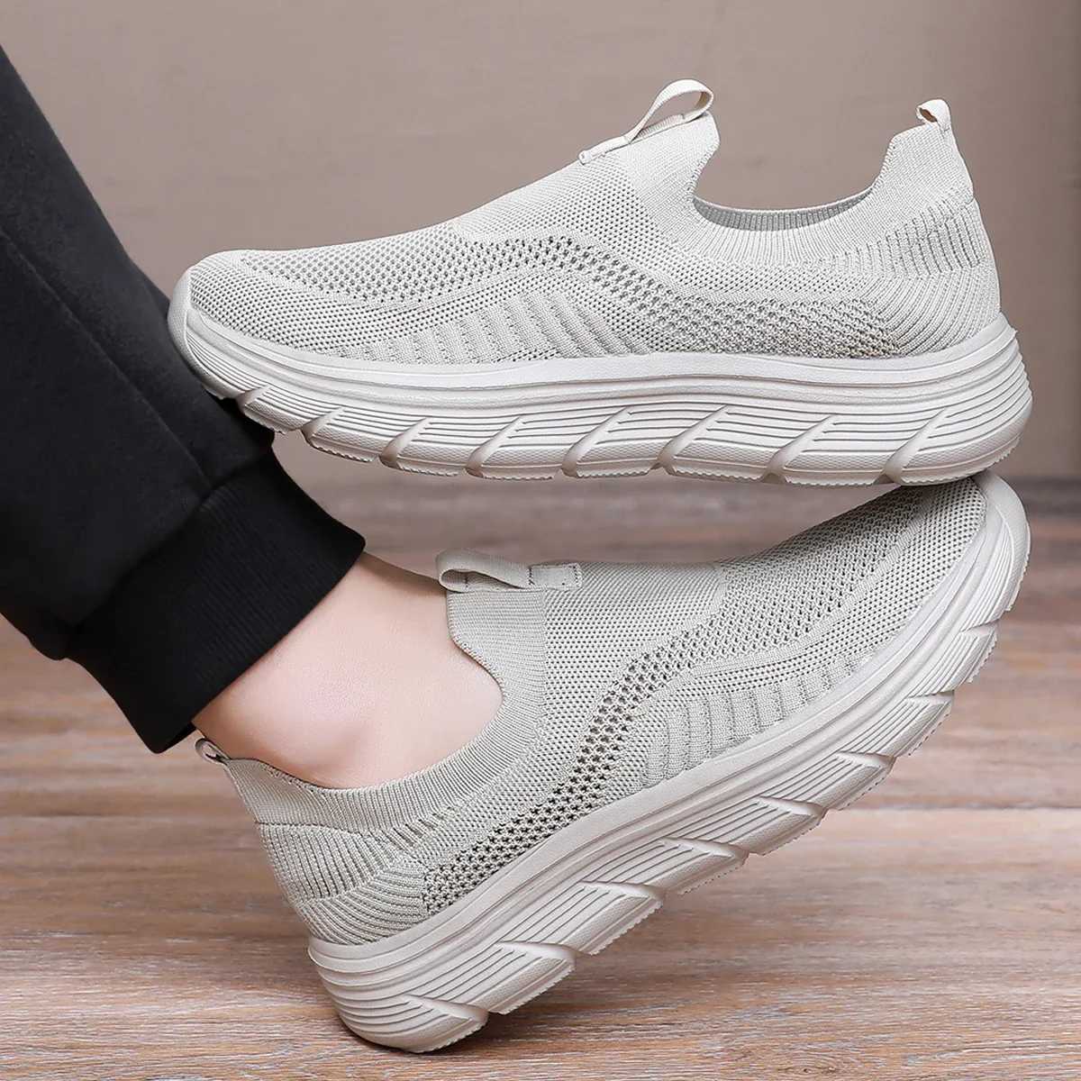 Mens Walking Shoes Lightweight Breathable Casual Mesh Running Shoes Slip On Fion Tennis Sneakers Comfort Gym Workout Trainers Y250707