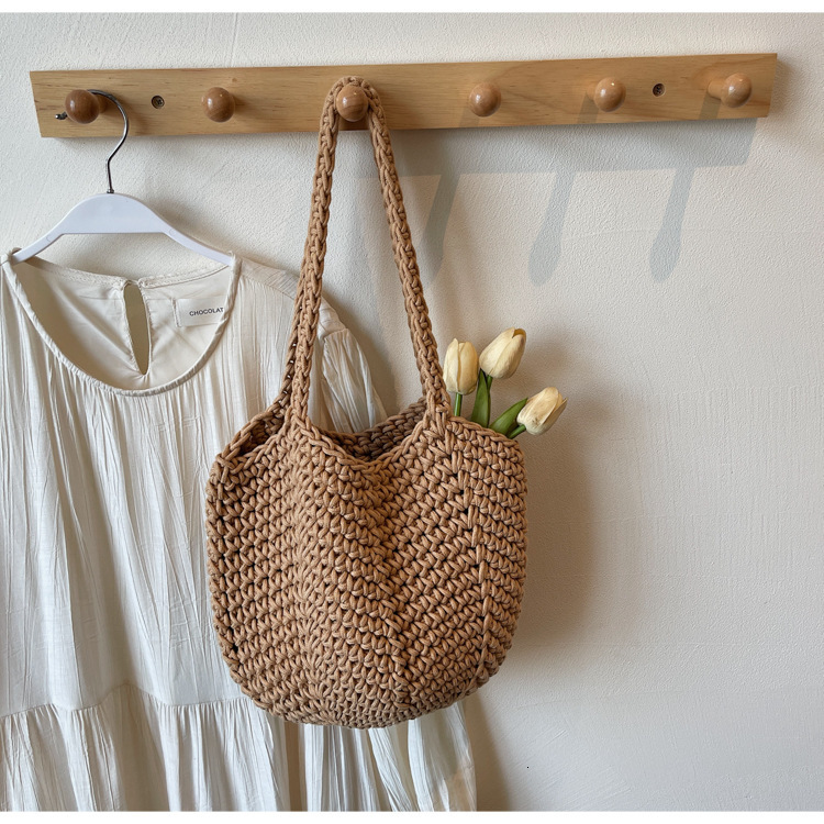 Free shipping designer Super Popular Beach Vacation Bag for Women 2025 New Commuter Tote Bag Large Capacity Hollow Woven Shoulder Bag
