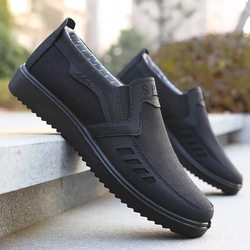 New Mens Cloth Shoes Breathable Slip-On Soft Soles Cfortable Casual Shoes Fionable and Versatile Mens Shoes Wear-Resistant Y250707