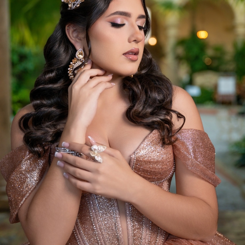 Rose Gold Shiny Quinceanera Dresses Ball Gown Off The Shoulder Beading Crystal Bow Tull Corset Party Birthday Sweet 16 Dress Vestidos De 15 Anos