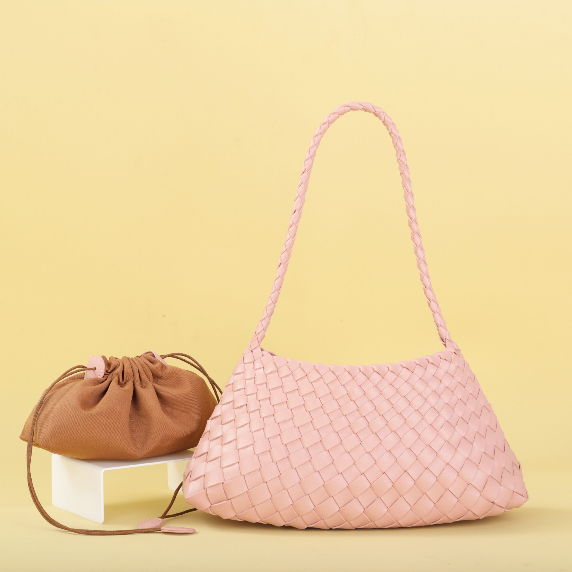 new Internet Celebrity Woven Bag French-style Market Basket Handmade Woven Handbag Shoulder Bag Large-capacity Suitable for Commuting White-collar wor