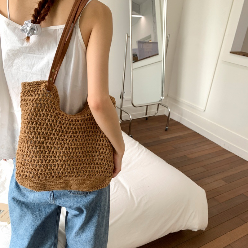 Free shipping designer Large Capacity Handwoven Bag for Women 2025 New Style Straw Bag Beach Vacation Shoulder Bag Commuter Tote Bag