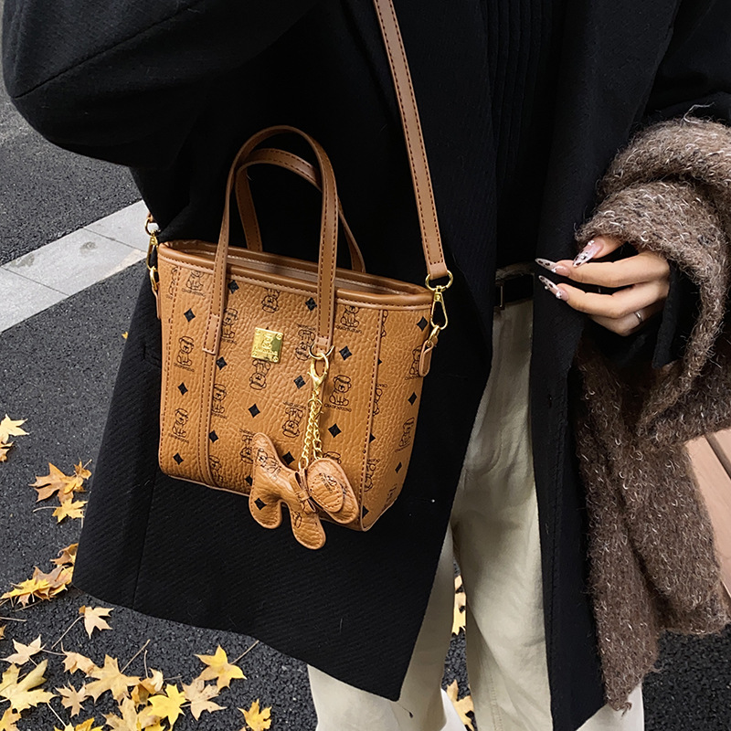 Free shipping designer High-end Small Bag for Women New Autumn Winter Versatile Shoulder Bag Crossbody Bag Textured Handbag Commuter Tote Bag